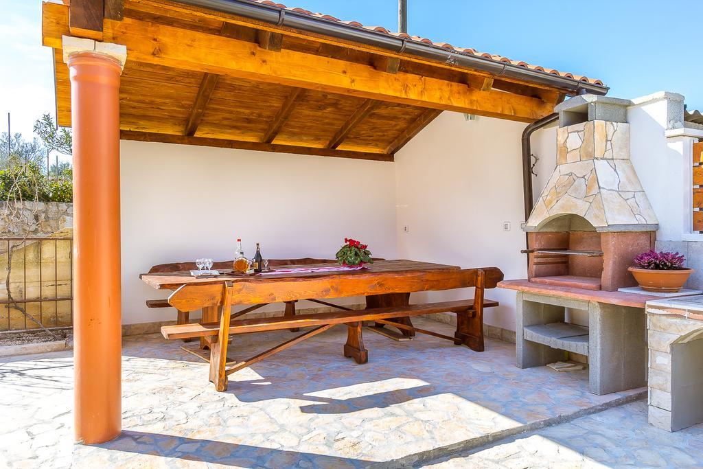 Apartments Bardak Ližnjan エクステリア 写真