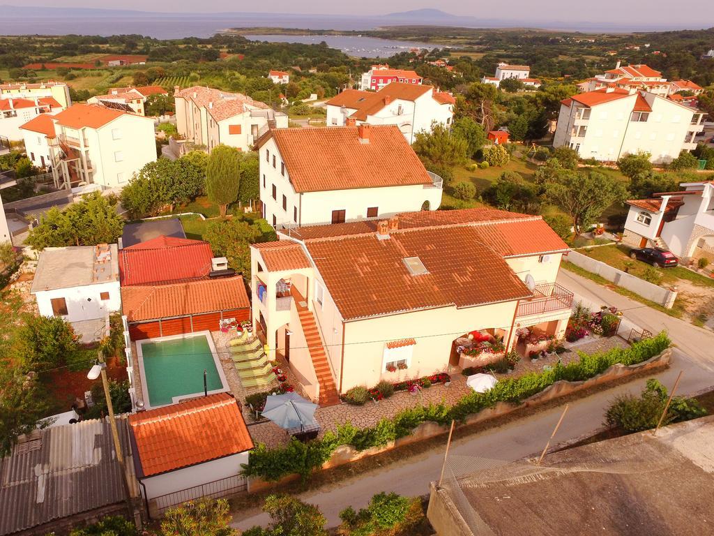 Apartments Bardak Ližnjan エクステリア 写真