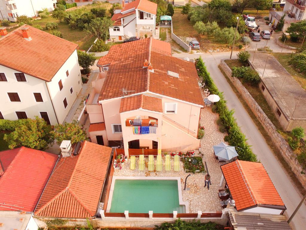 Apartments Bardak Ližnjan エクステリア 写真