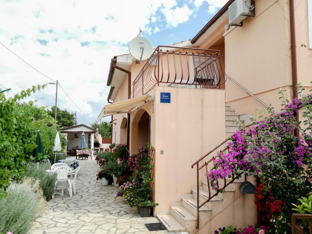 Apartments Bardak Ližnjan エクステリア 写真